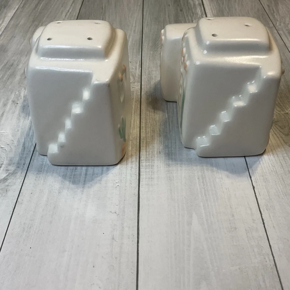 Treasure Craft Salt & Pepper Shaker Handle Southwest Cream Ceramic Figurines